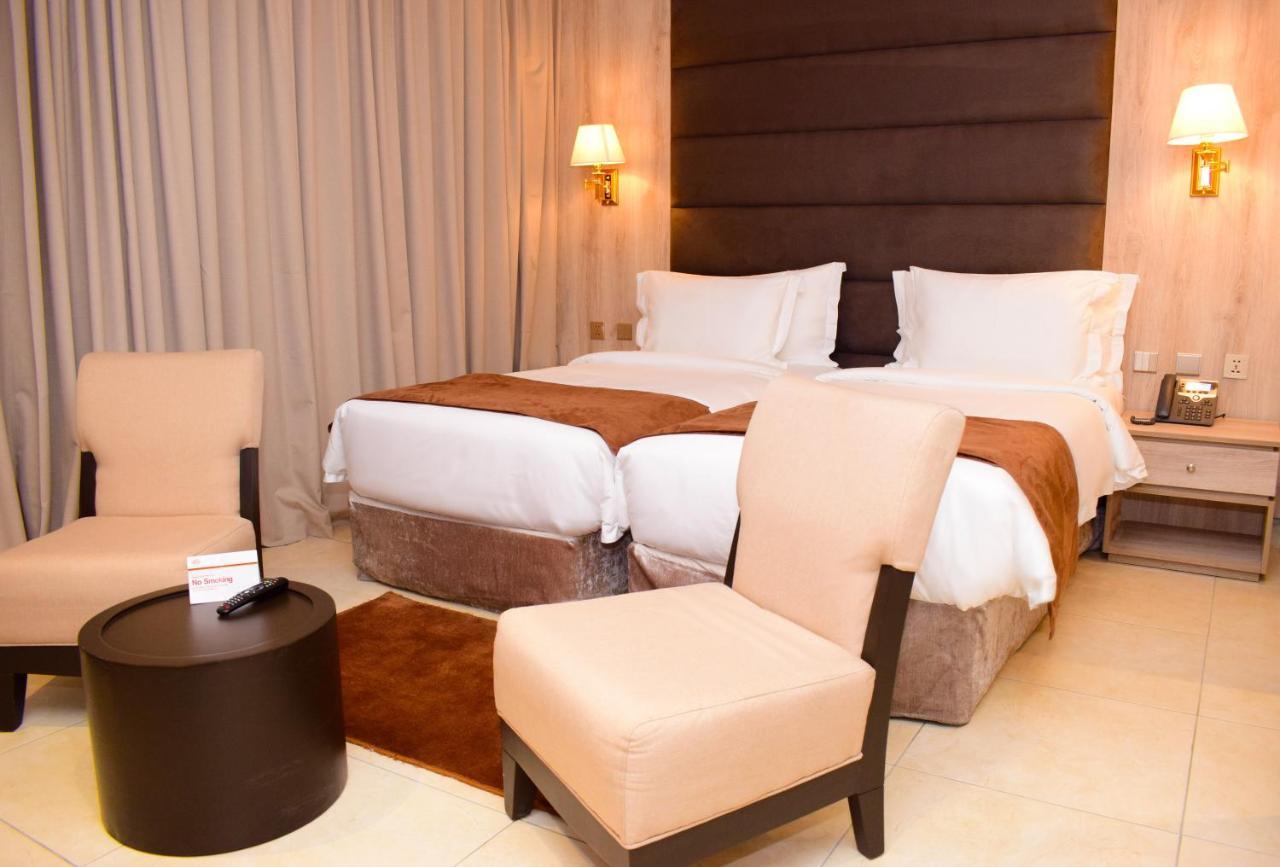 Monty Suites & Golf Uyo Eksteriør billede