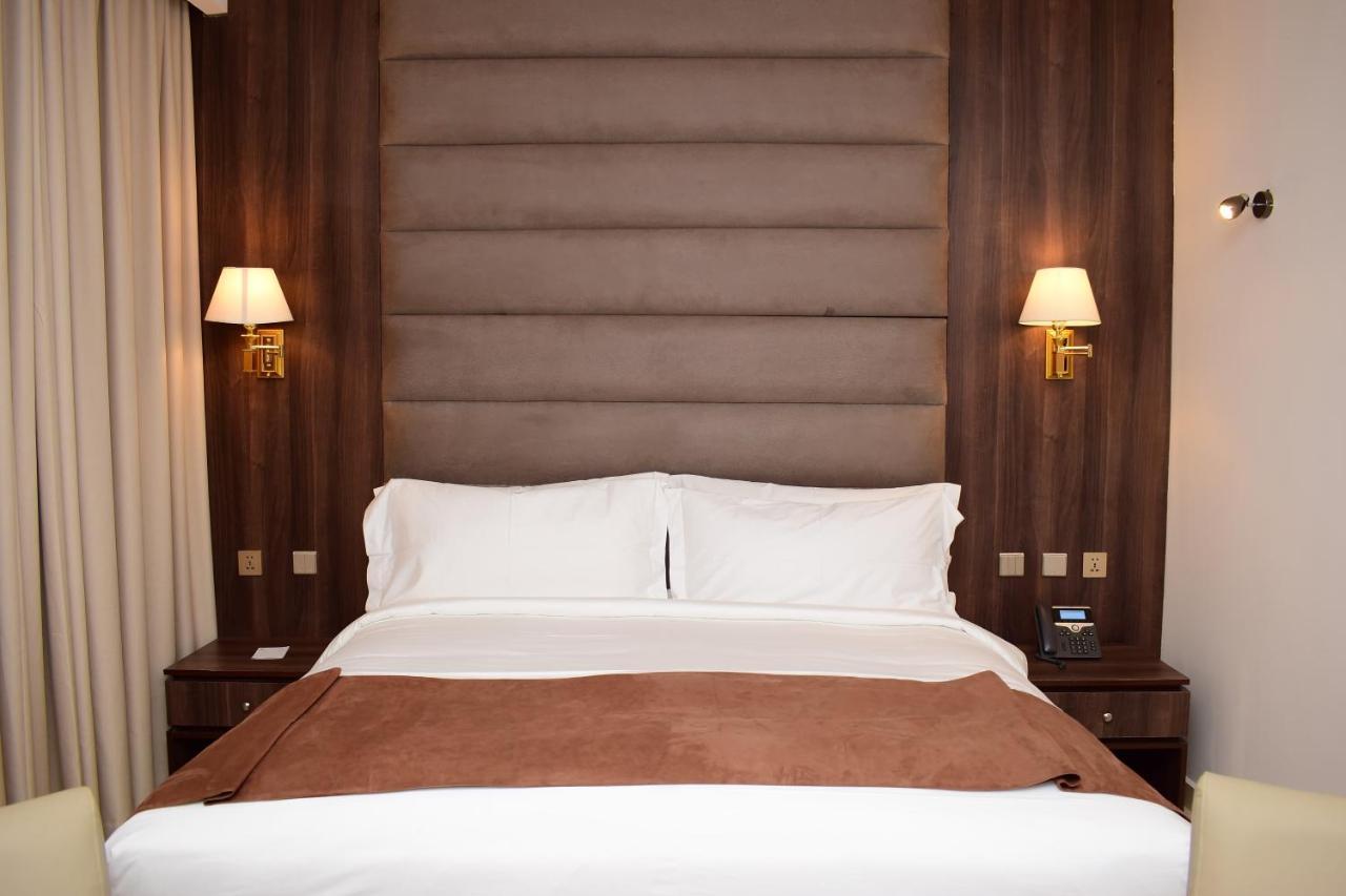 Monty Suites & Golf Uyo Eksteriør billede